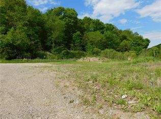 Shelbourne Dr, Coraopolis, PA 15108