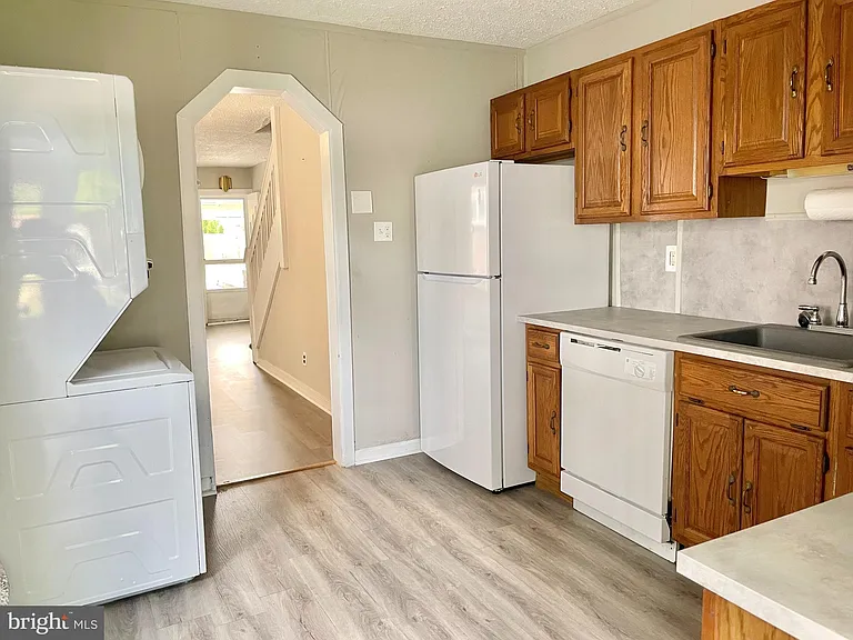 218 Green St — Photo 11