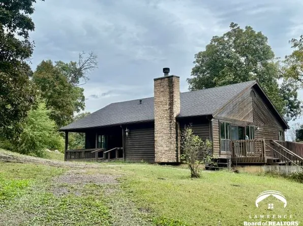 10132 Hickory Rd, Ozawkie, KS 66070