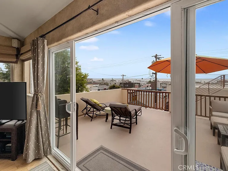 817 Monterey Blvd — Photo 16