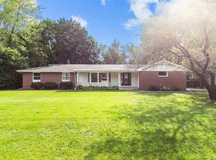 2228 N Olde Casaloma Dr, Appleton, WI 54913