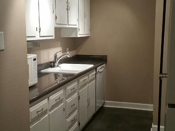 4th image of 211 Southbrooke Dr APT 2