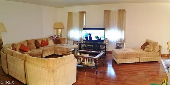 3rd image of 221 Jefferson Pl #221