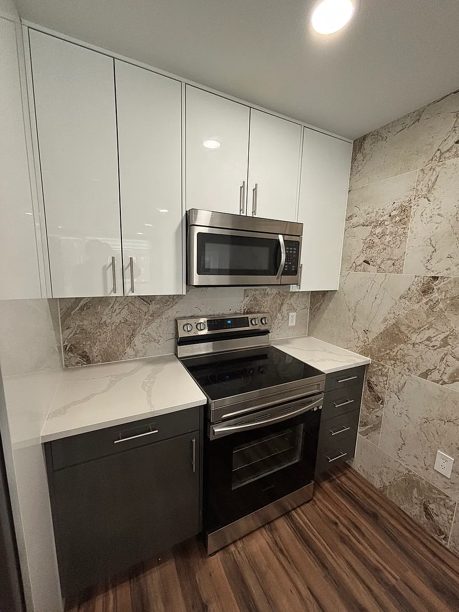 Building Photo - 4910 Spruce St #409