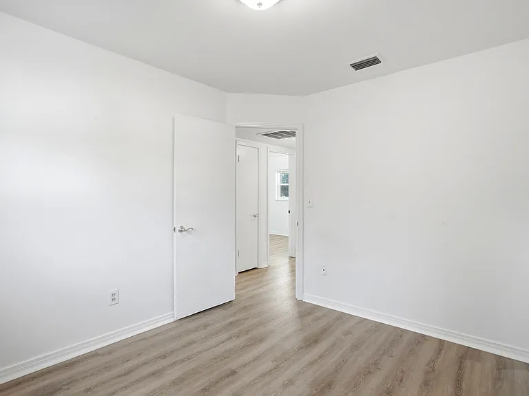 4004 W Watrous Ave — Photo 11