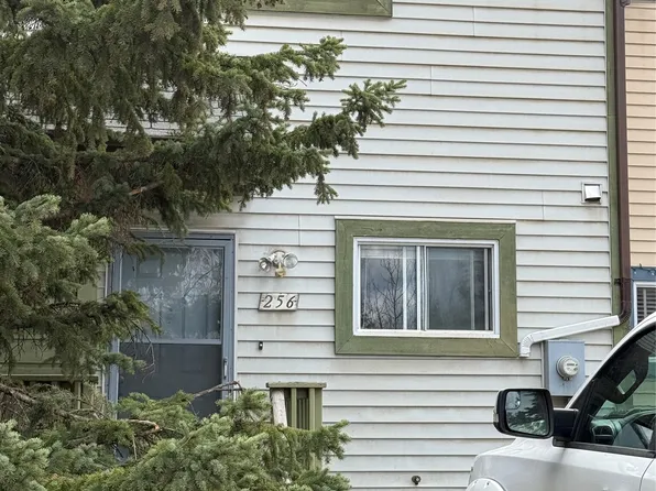256 Spieker Ave, Tumbler Ridge, BC V0C 2W0