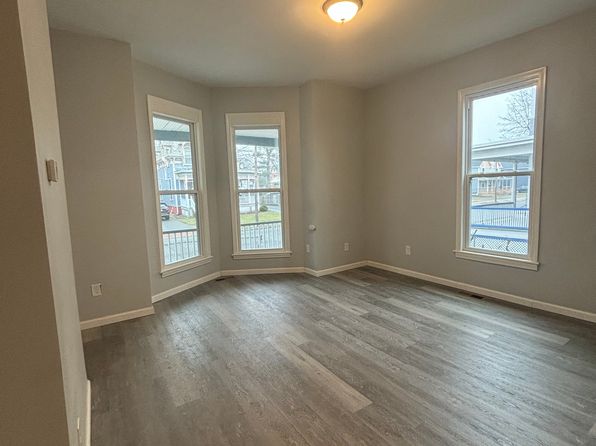 64 Thompson St #1