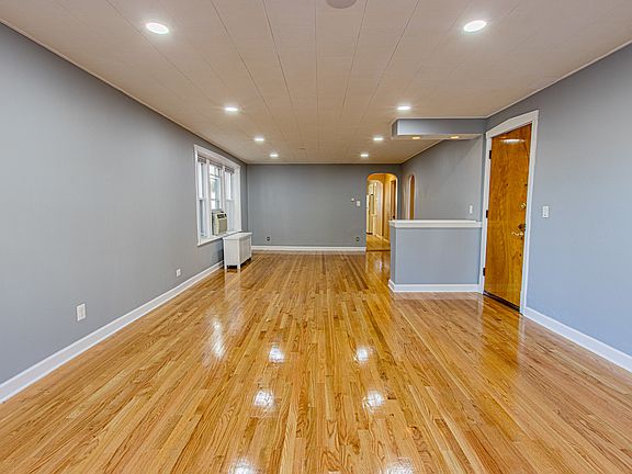 4th image of 4927 W Cuyler Ave APT 1