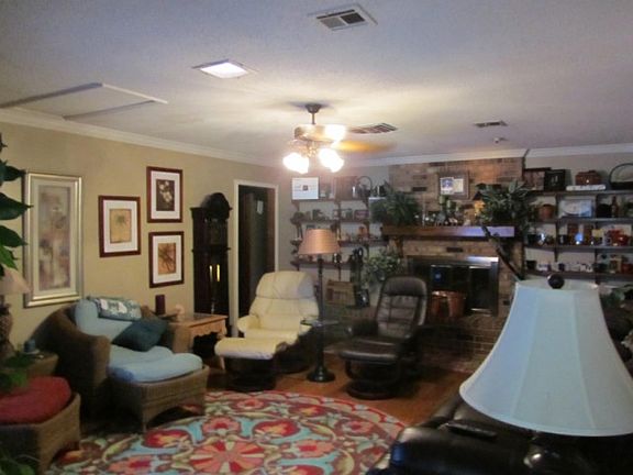3rd image of 104 Huntington Dr