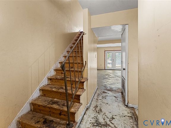 3rd image of 2368 Hill St