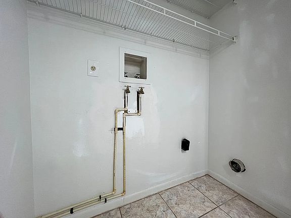 5th image of 702 Drywood Ave