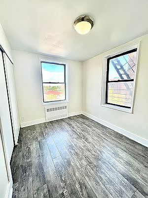 4th image of 4140 Denman St #5L