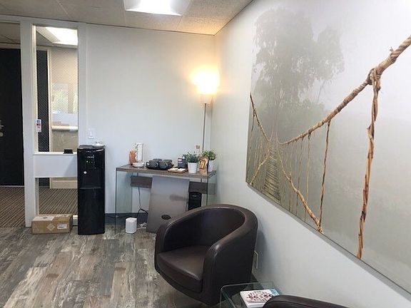 1 lake suite 203 interior