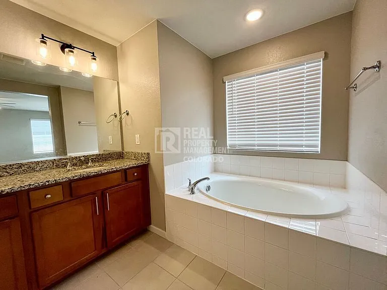 11909 Norfolk Ct — Photo 10