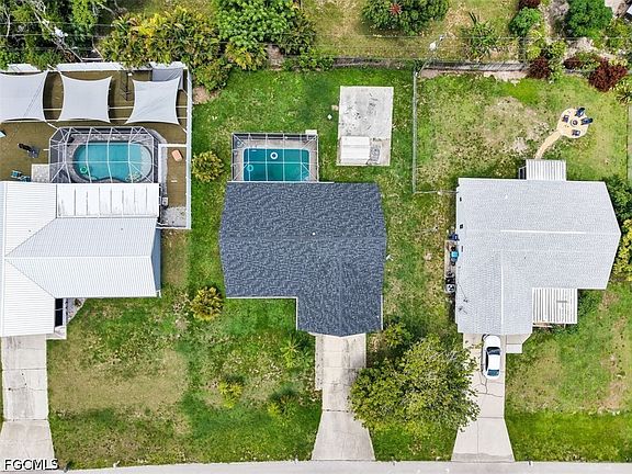 5th image of 209 NE 9th Ct