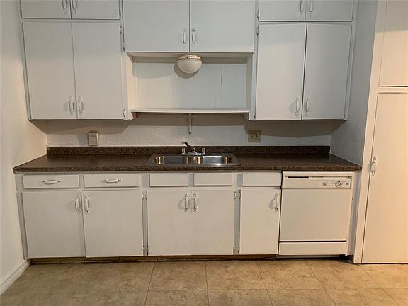 5th image of 2315 Meadow Ln