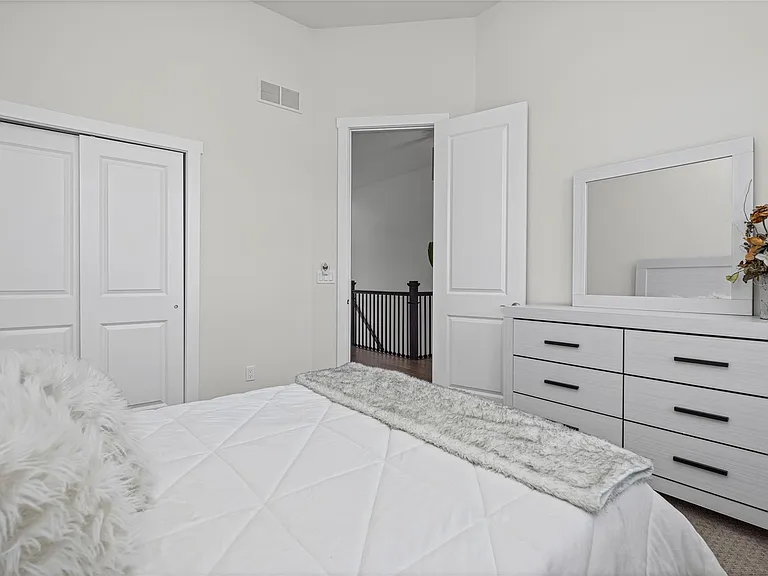 5636 Suffolk Ct — Photo 12