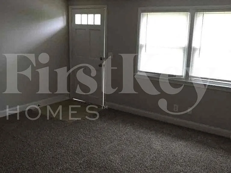 5044 N Bellaire Ave — Photo 3