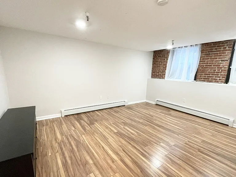 39-41 Hemenway St #26R — Photo 4