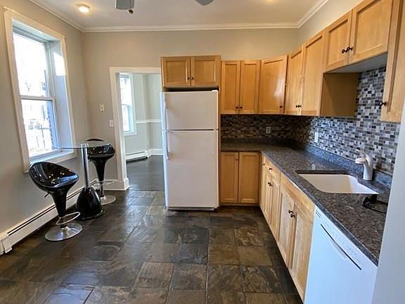 2nd image of 471 Broadway #1