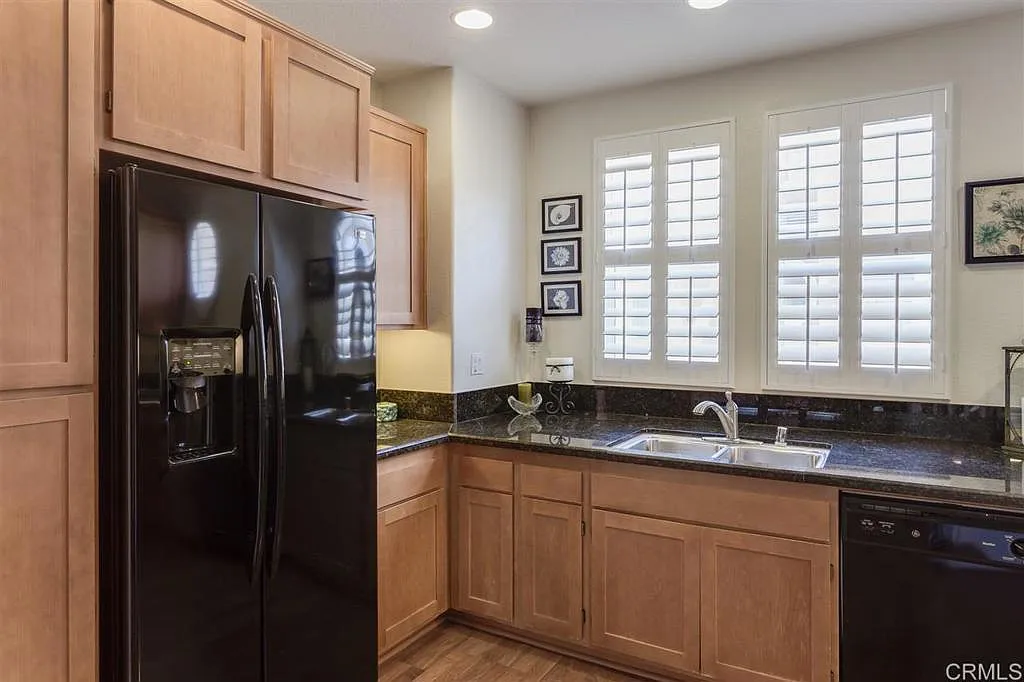 3 bed, 3.5 bath, 1603 sqft, $4,350 — Photo 2