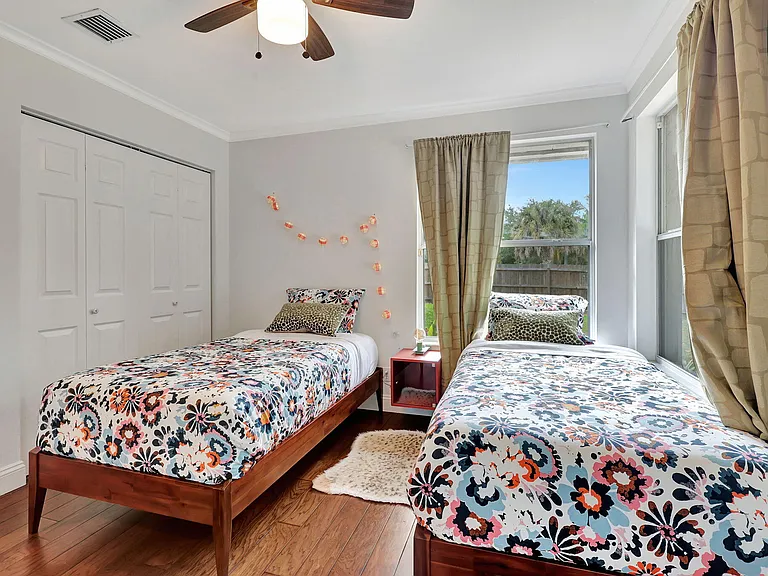 13805 Sheffield St — Photo 28