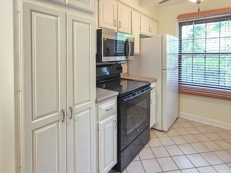 454 Country View Ct — Photo 6