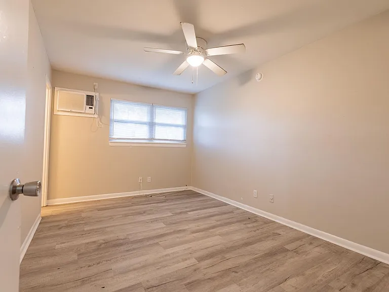 3951 Saint Johns Ave — Photo 4