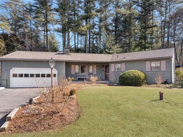 25 Brook Dr, Hope Valley, RI 02832