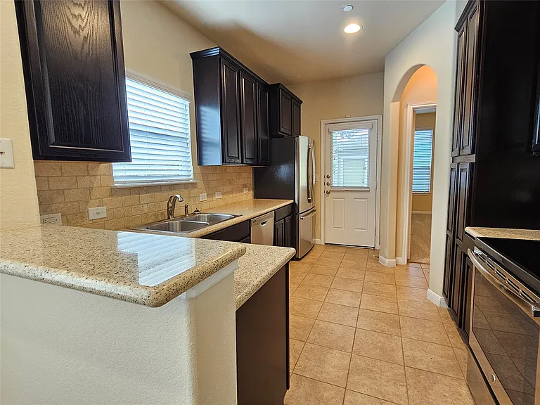 808 Lost Pines Ln — Photo 12