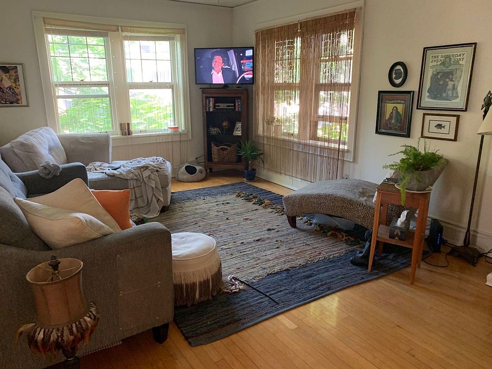 1st image of 2637 N Maryland Ave #25