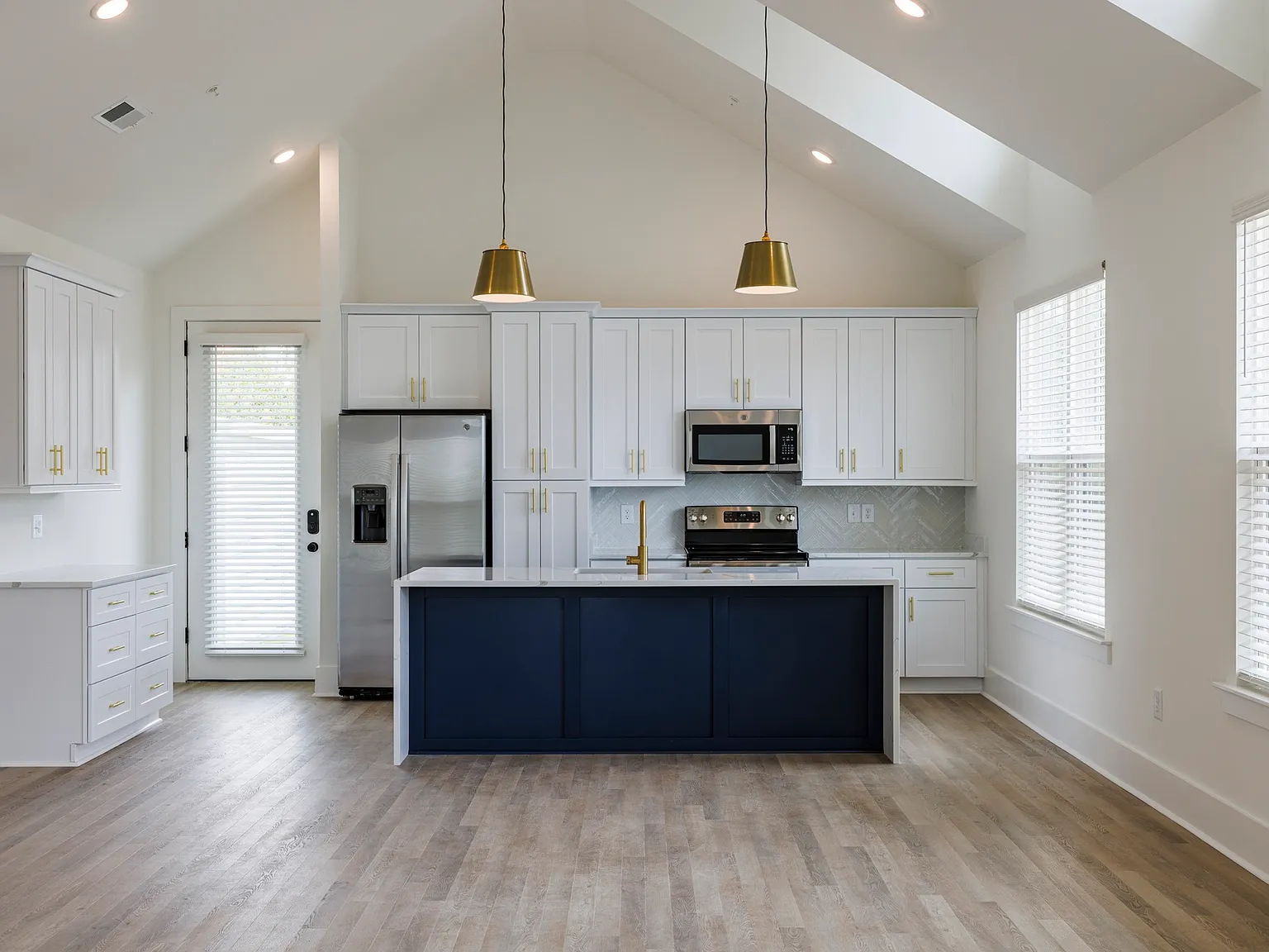 2 bed, 1730 sqft, $3,950 — Photo 1