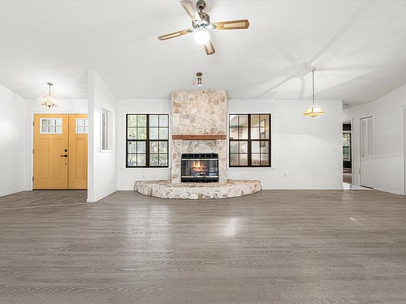 3rd image of 57 Shores Blvd