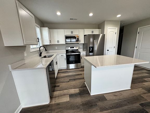 5th image of 7032 Caravan Dr