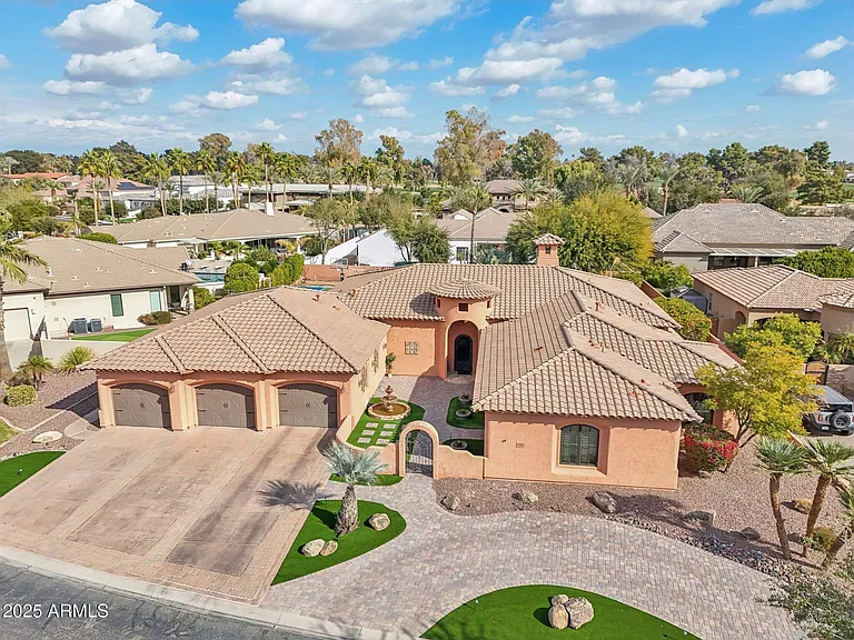 351 N Cloverfield Cir — Photo 49