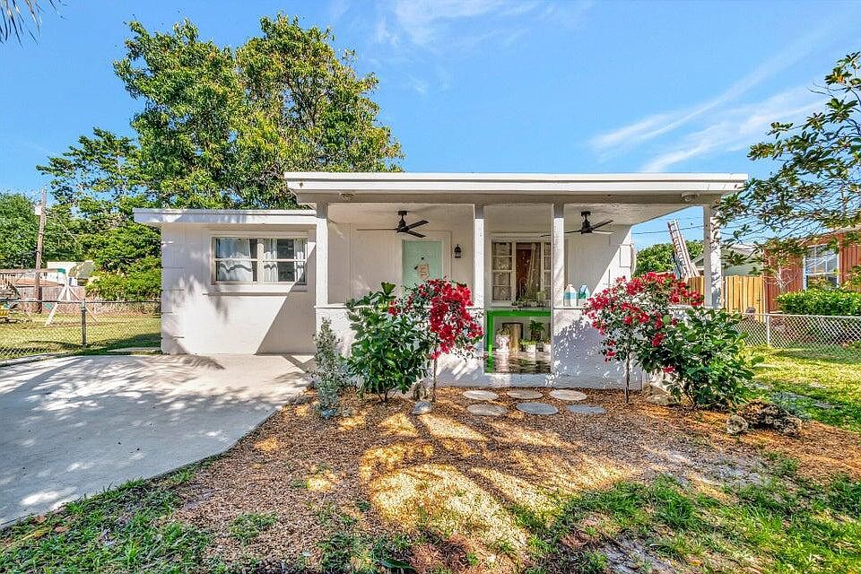 1st image of 237 SW 3rd Avenue