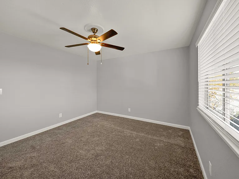 Heather Ridge Apartments — Photo 15