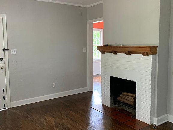 4th image of 591 Glenwood Pl SE
