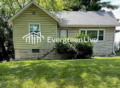 3 bed, 2.0 bath, 903 sqft, $1,345 — Photo 2