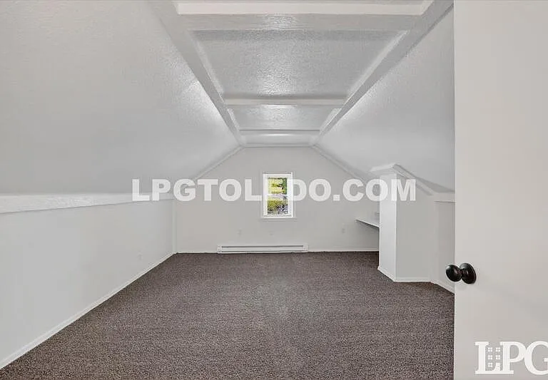 921 Berry St — Photo 30
