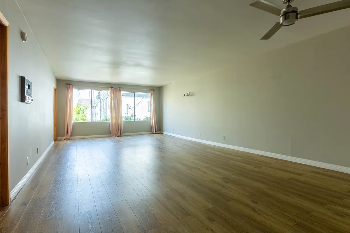 Building Photo - 5125 Harold Way #202