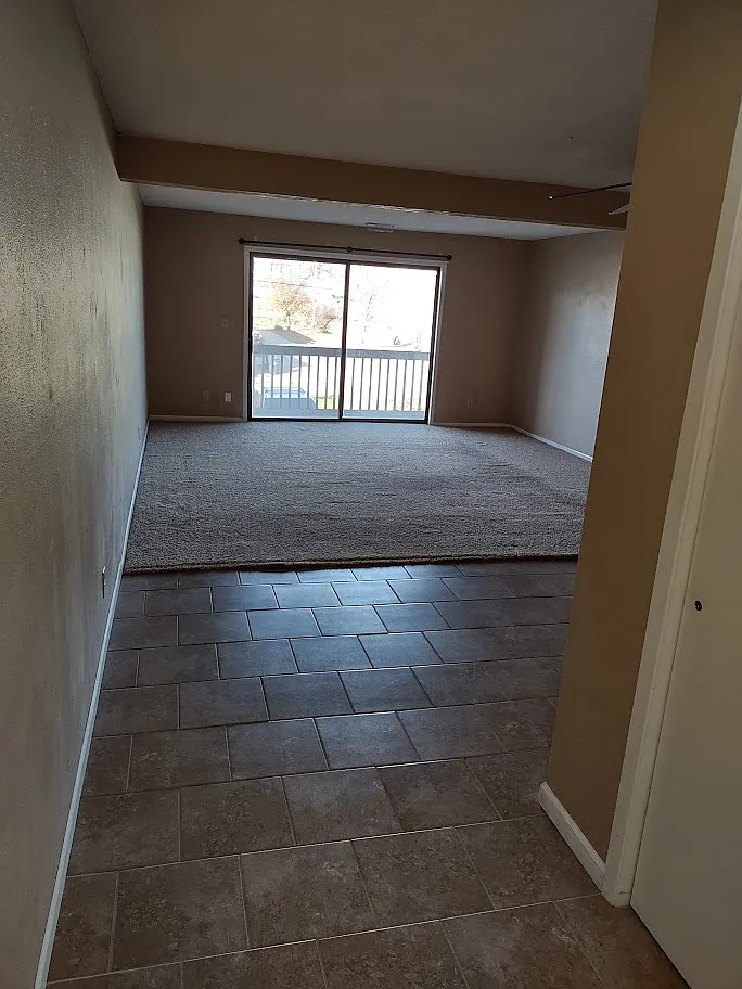 Building Photo - 306 29th Street Dr SE #204