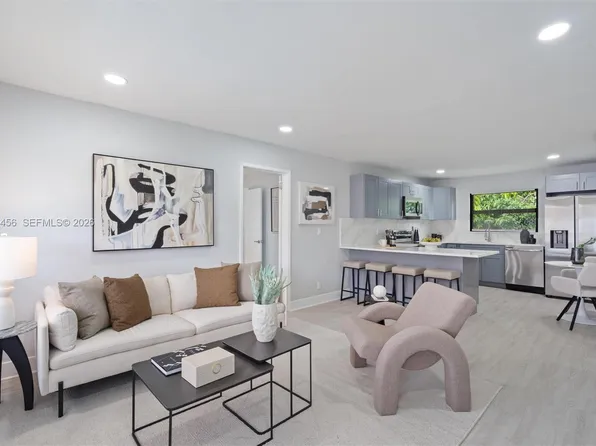 6405 Dawson St, Hollywood, FL 33023