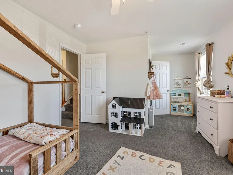 121 Polo Way — Photo 28