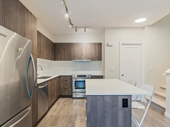 3728 Thurston St #8, Burnaby, BC V5H 0E6