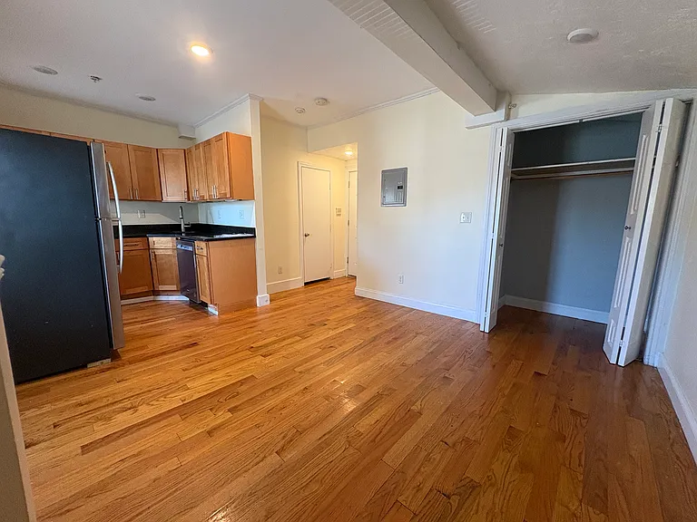 32 Main St #6 — Photo 1