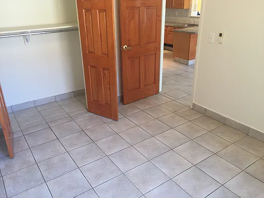 Rented by Metroline Realty | media 7