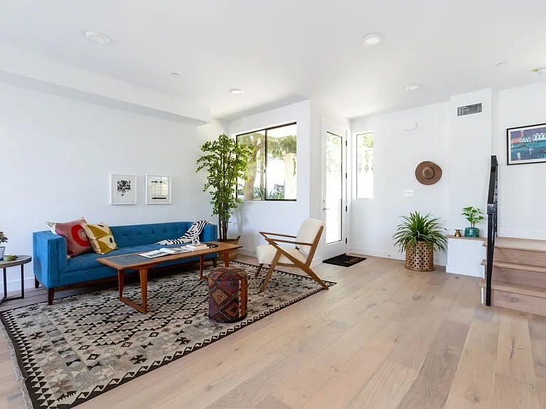 2172 Clifford St — Photo 6