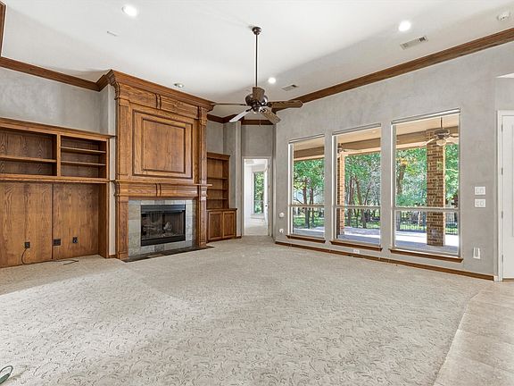 2nd image of 108 Avenida