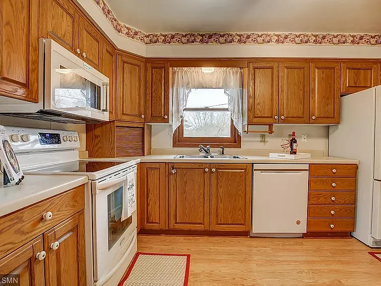 3455 Milton St N — Photo 4